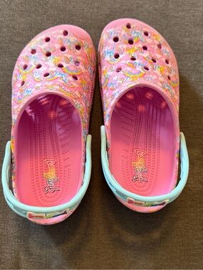 Lisa Frank Crocs Girls Size 2 Pink Floral Sandals - slip on- unicorns, rainbow